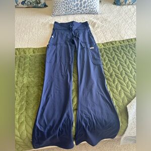 FIGs high waisted Seville flare scrub legging